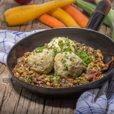 Linsen mit Knödel in Pfanne