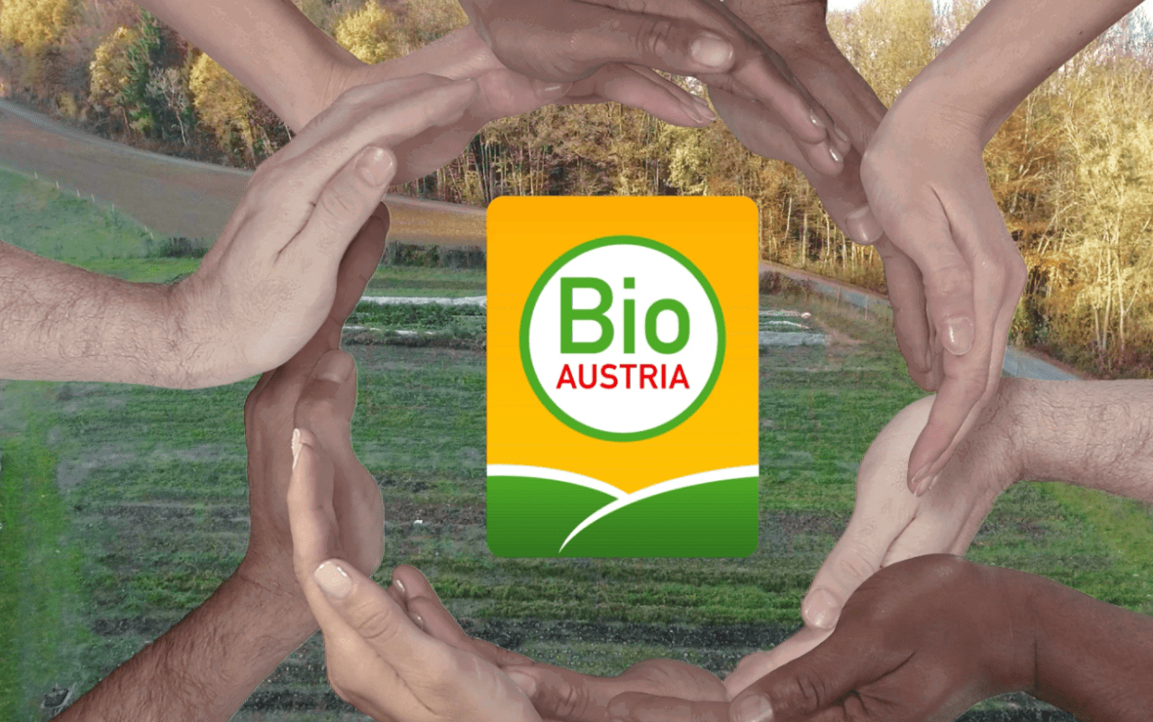 Bio Austria Logo umringt von Händen