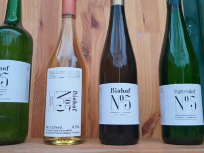 © Biohof N°5 Weinflaschen Biohof N°5
