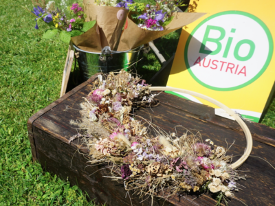 Trockenblumenkranz und BIO AUSTRIA Tafel