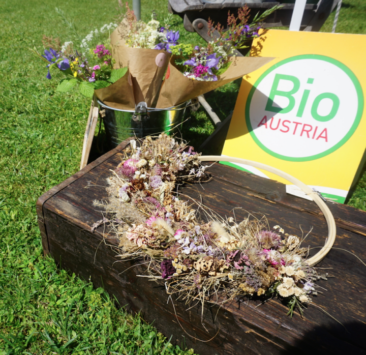 Trockenblumenkranz und BIO AUSTRIA Tafel