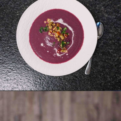 © Slow Food Österreich/ Butter & Salt Teller mit Bio-Rotkrautsuppe