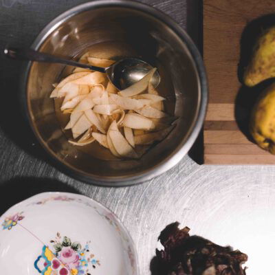 Schüssel mit Bio-Quitten