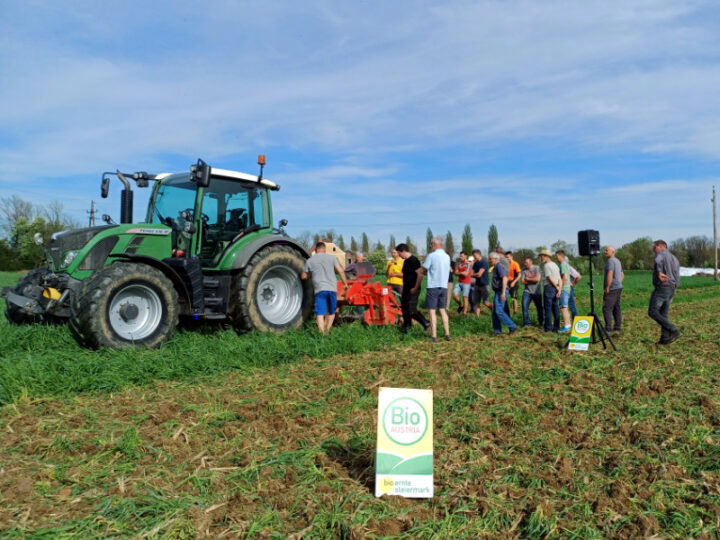 © Bio Ernte Steiermark Traktor am Feld