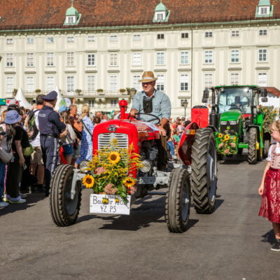 Oldtimer Traktor am Wiener Heldenplatz