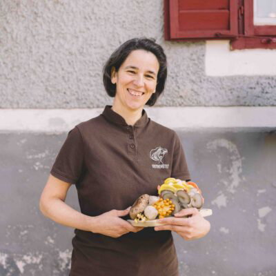 © Slowfood Österreich/Mara Hohla Michaela Friedl mit Pilzen