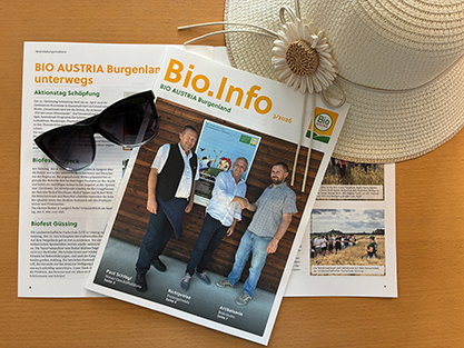 BioInfo 3/2026 mit Sonnenhut und Brille
