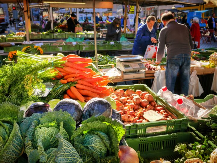 Div. Gemüse auf Gemüsemarkt
