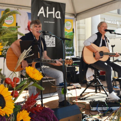 Band auf einer Bühne