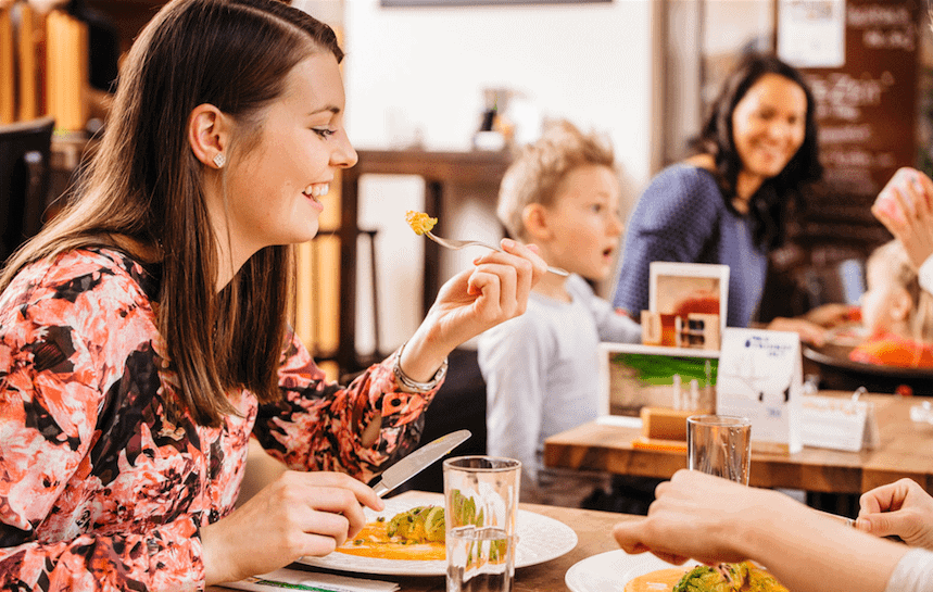 Frau beim Essen